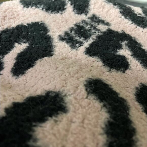 VS pink plush sherpa blanket cheetah/leopard animal print pink black - Picture 4 of 4